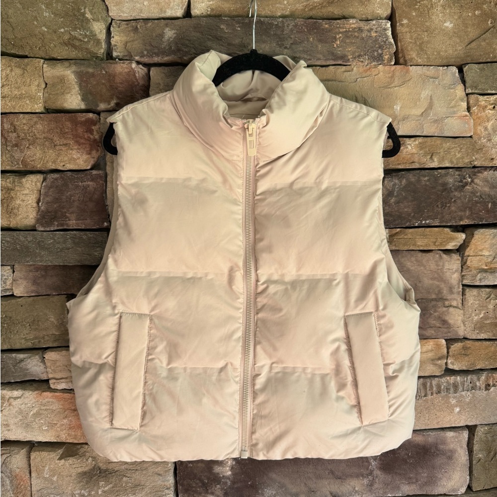 Zara Women's Beige Puffer Vest